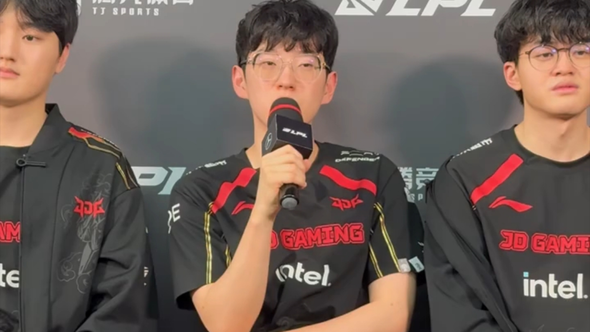 开云体育官网-Scout巅峰对决，字母哥与70激战C9分钟，关键助攻胜负难料！-开云体育官网